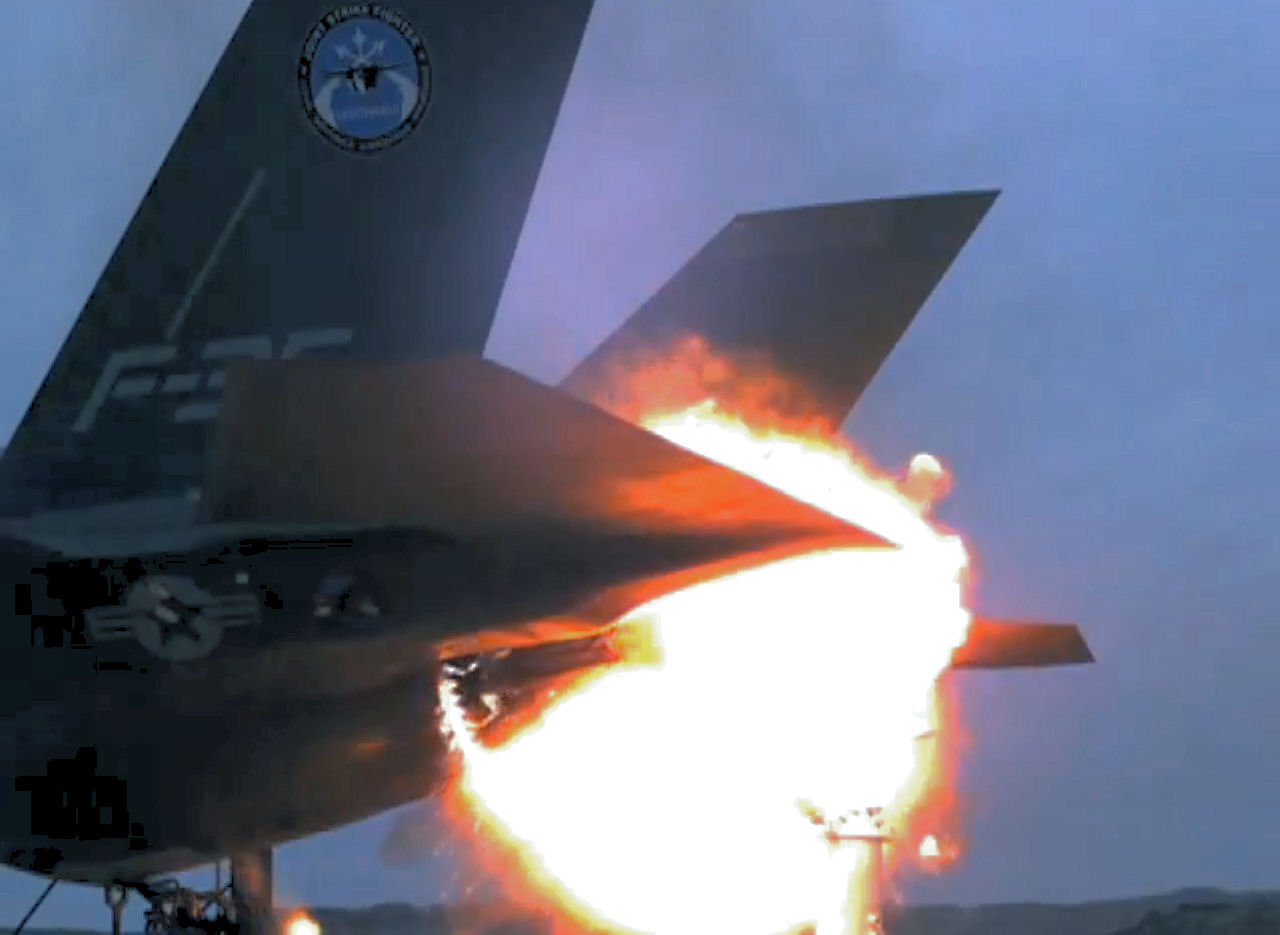 F-35 CRASHES. ENTIRE FLEET GROUNDED.